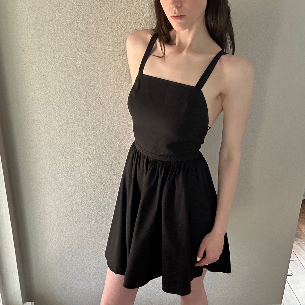 NWT Halston Criss Cross Tie Back Mini Black Dress - Picture 2 of 4